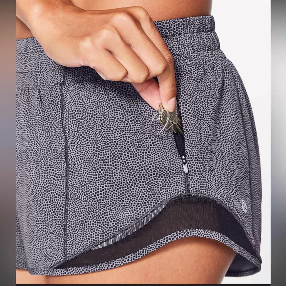 Lululemon Hotty Hot short 2.5